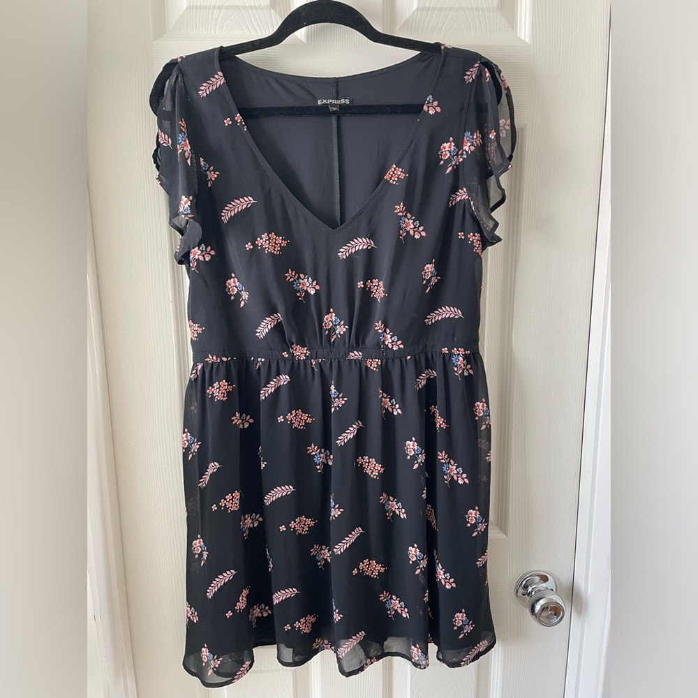 Express women’s short sleeve patterned dress size Large